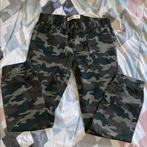 Levi’s Camo Cargo Joggers